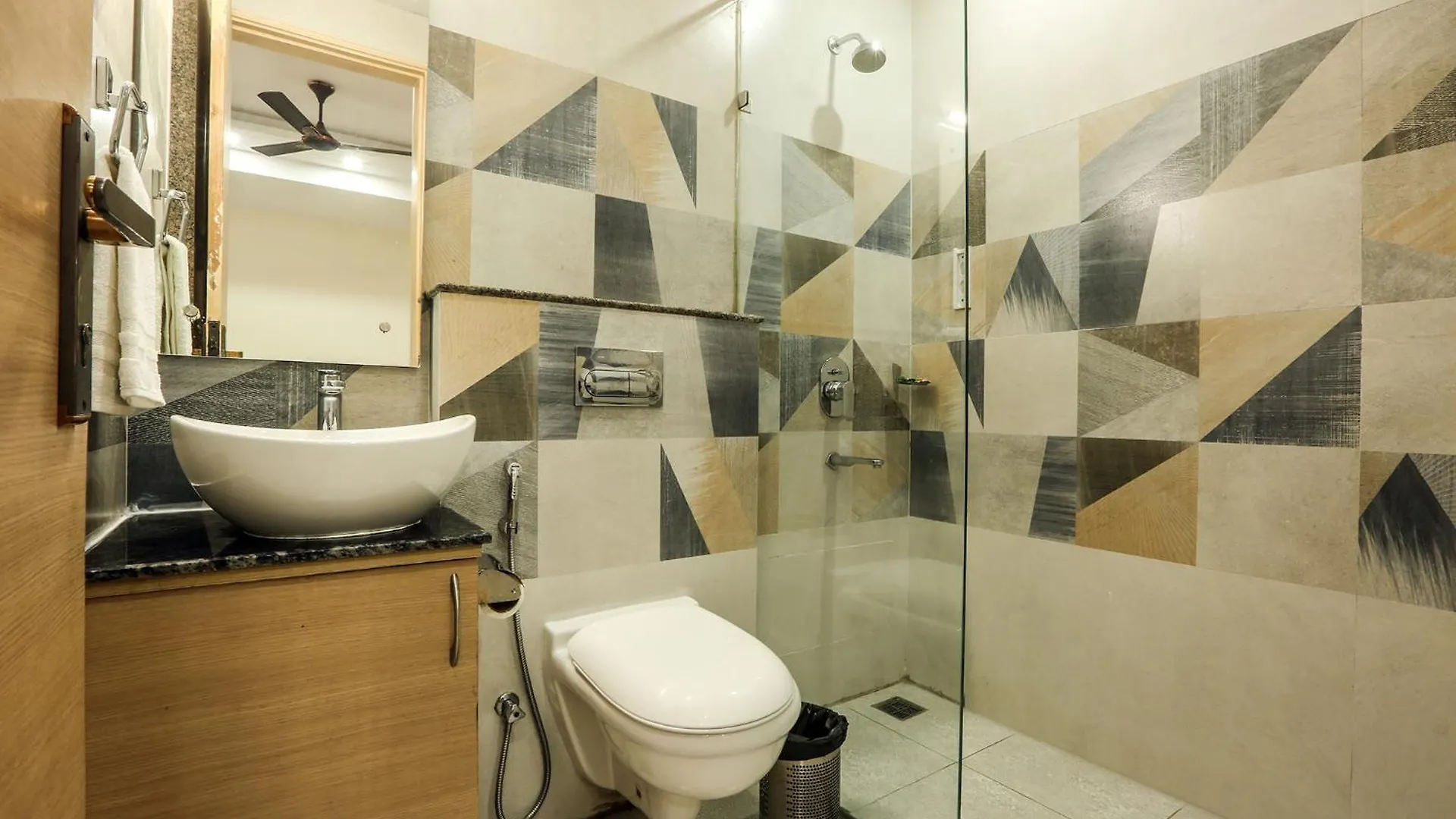Hotel Green Lotus Luxe Gurgaon 0*,