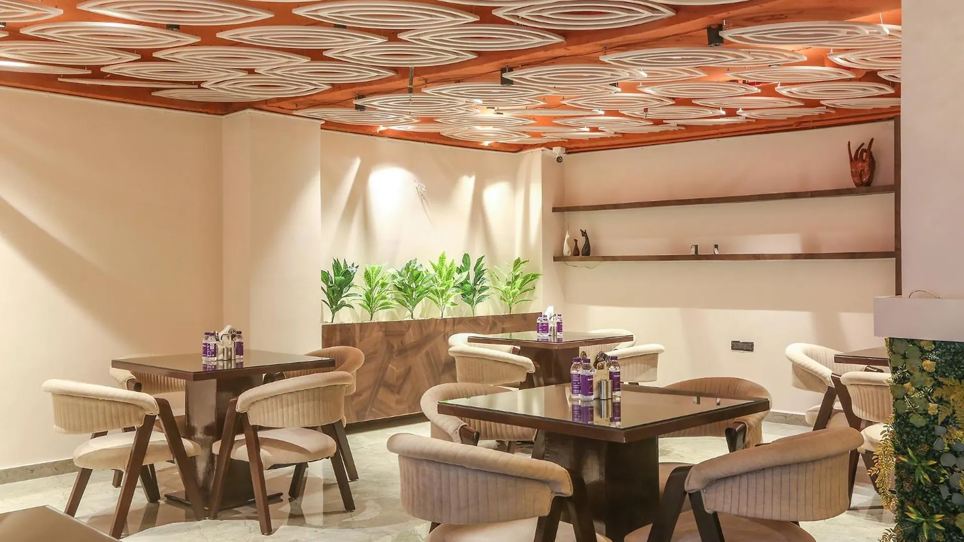 Hotel Green Lotus Luxe Gurgaon 0*,  Indien